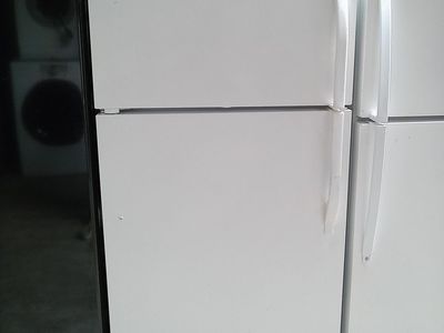 Clean 17 cf Refrigerator~Works Great~90 Day Guarantee