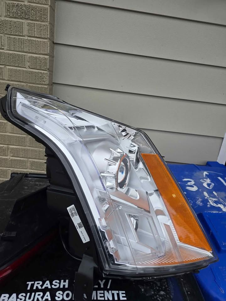 2010-2016 Cadillac SRX right headlight