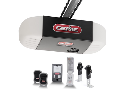 New in Box Genie 550, Garage Door with Heavy Duty Chain Drive Opener