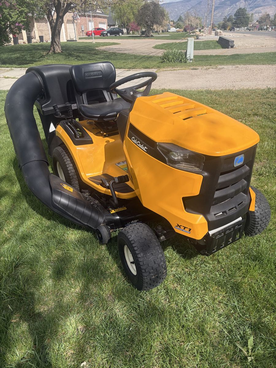 Cub, Cadet, Riding Lawnmower