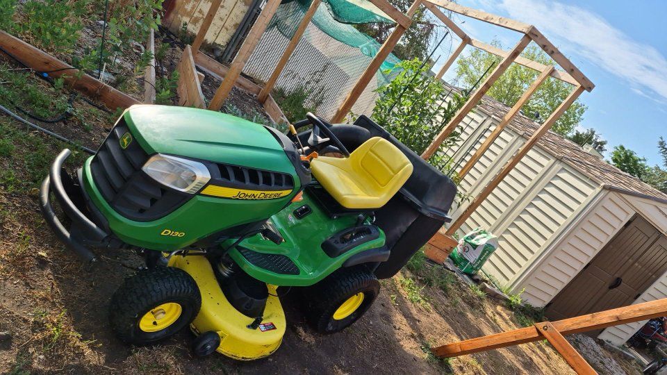John Deere D130 100 Series 42" Riding Lawn Mower with Bagger, 45 Hours