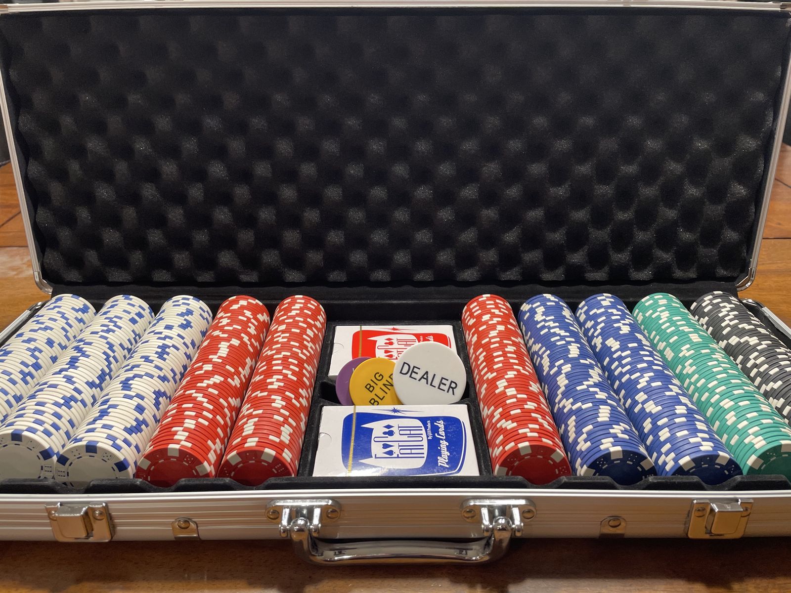 Deluxe Poker Chip Set with Aluminum Case, 500 Chips, Cards, & Dealer Buttons - Complete Game Set