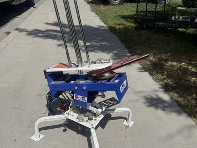 Automatic clay pigeon thrower launcher