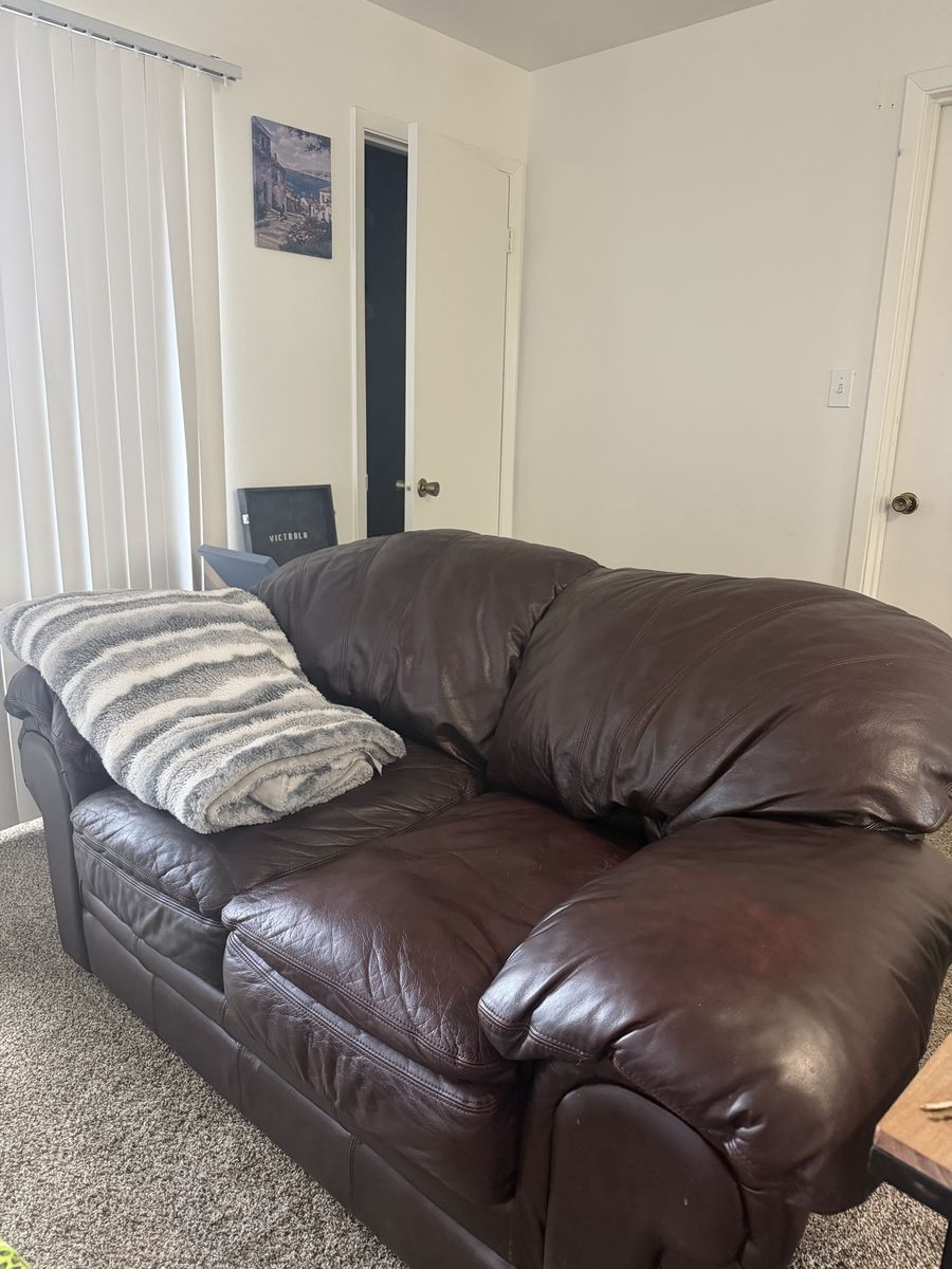 Comfy brown couch!!