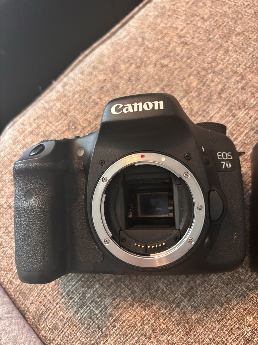 Very Nice Canon Eos7d Mark Ii Dslr Camera Body