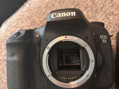 Very Nice Canon Eos7d Mark Ii Dslr Camera Body