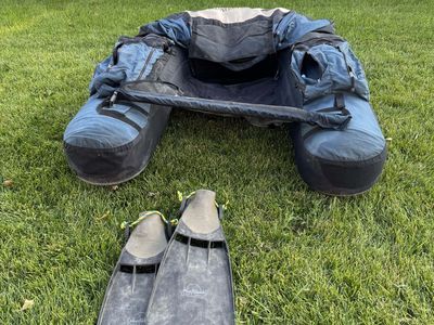 Float tube with flippers