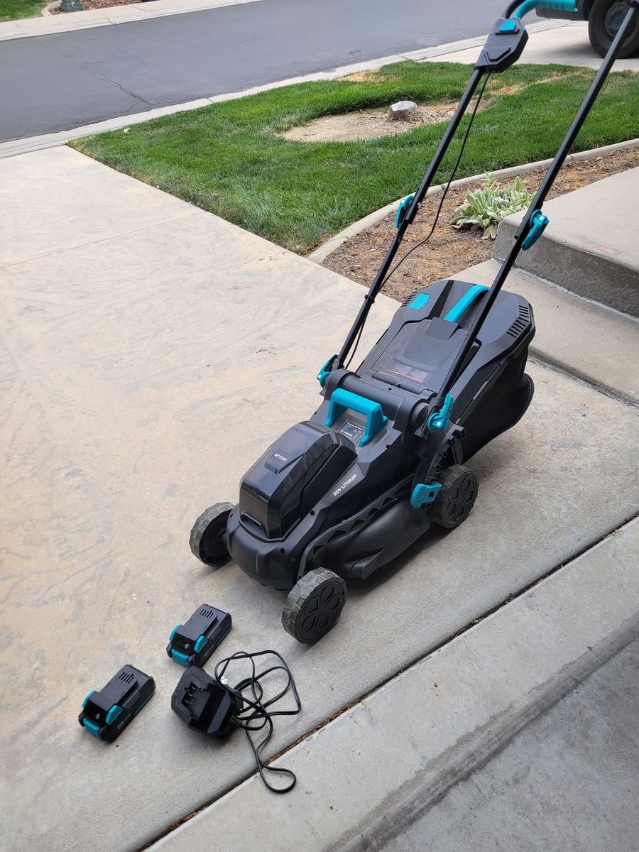 Electric cordless lawnmower