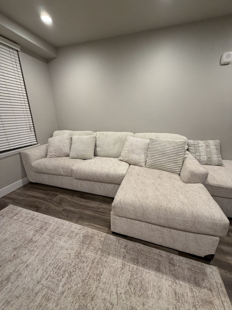 Spacious Beige/Cream Sectional Sofa with Reversible Chaise - Excellent Condition