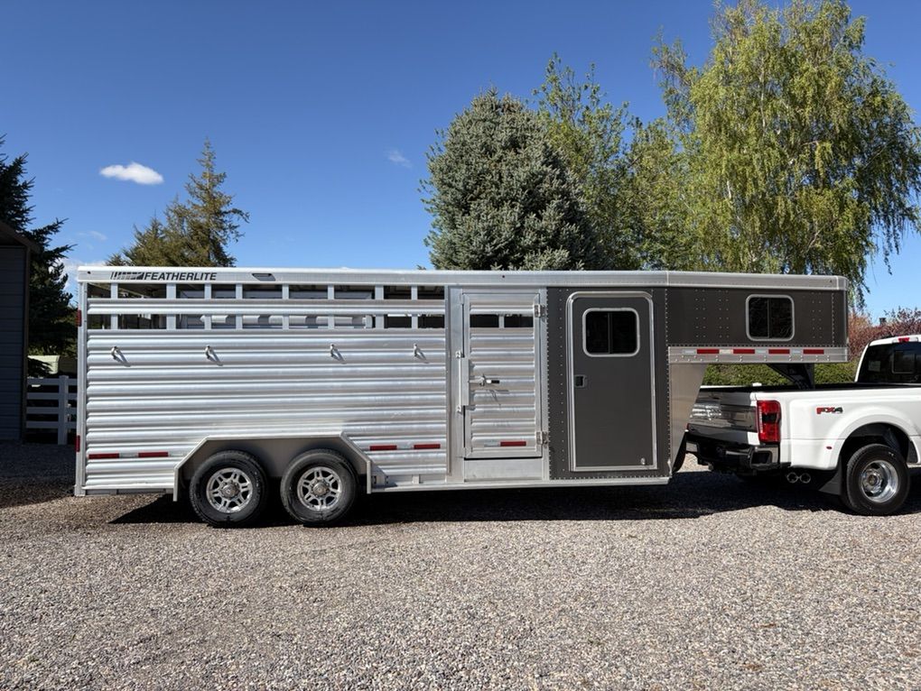 2022 Featherlight 20' Stock Combo