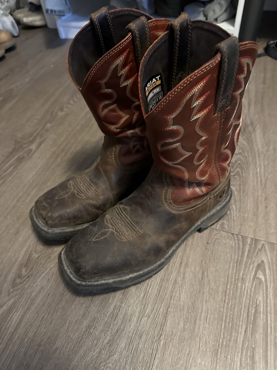 Ariat steel toe boots size 10.5 - like new condition