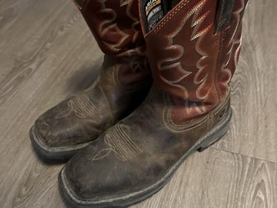 Ariat steel toe boots size 10.5 - like new condition