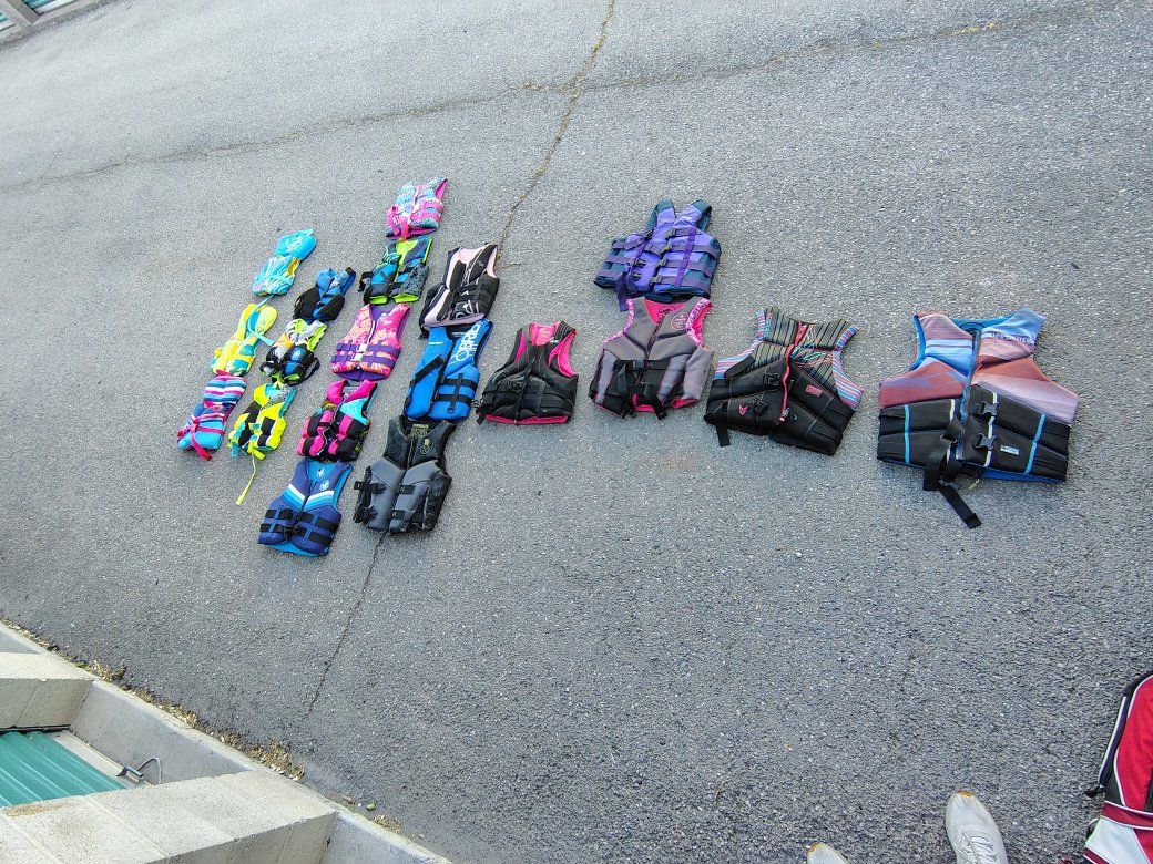 LIFE JACKETS FOR SALE SEE PICTURES PLZ