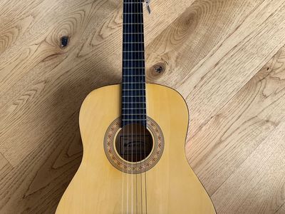 Nashville Acoustic Classical Guitar - Natural Finish, Includes Capo