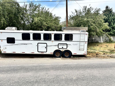2005 Classic LQ horse trailer OBO or Trades