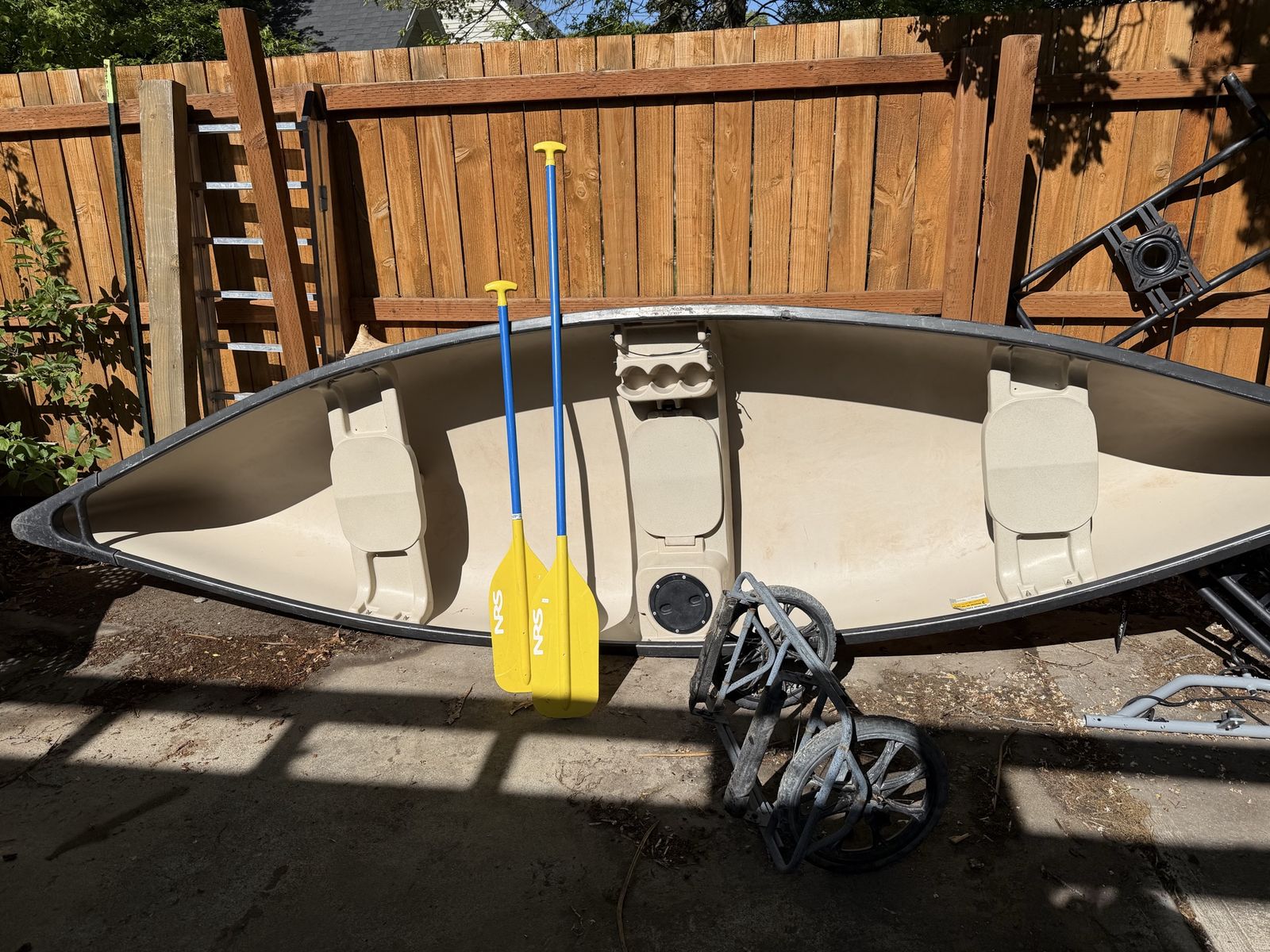 Canoe 3 persons, 13.5’, excellent condition