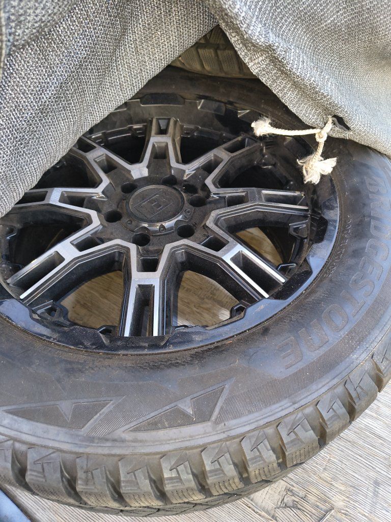 Bridgestone 275/55R20 117T Tires with Black/Machined Wheels - Set of 4  $120ea  $400 for all OR TRADE FOR 18s 6X5.5 RIMS AND TIR