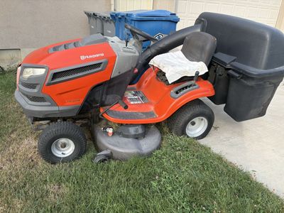 Husqvarna YTH22V46 Lawn Tractor /MowerRiding with Bagger Attachment