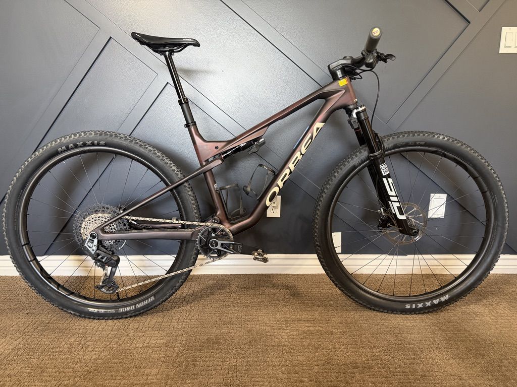 2027 Orbea Oiz M10 AXS - Flight Attendant - Large