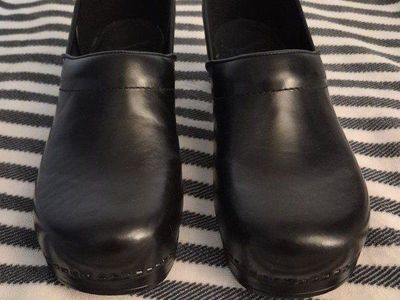 Dansko Women's Black Leather Professional Clogs Size 41