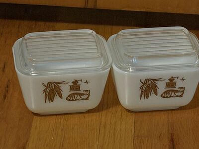 2 Pyrex Early American Refrigerator dish with lids