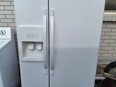 Whirlpool Side-by-Side Refrigerator with Water and Ice Dispenser - White