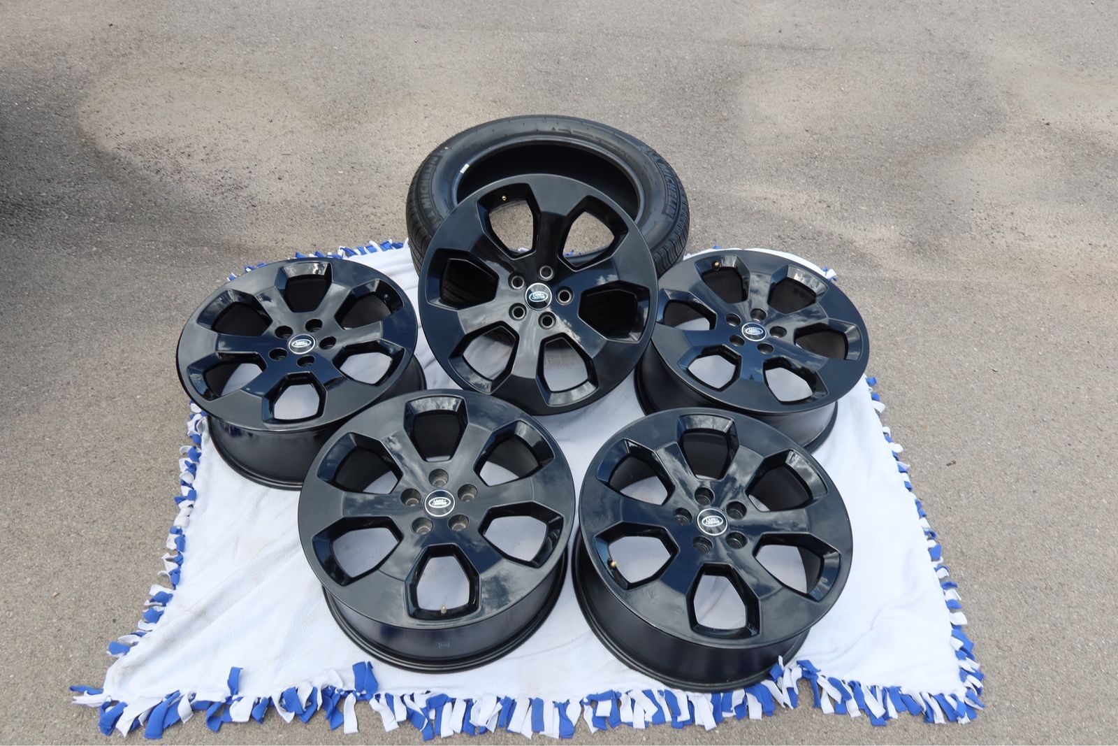 2021 Land Rover Defender OEM Factory Wheels – Excellent Condition