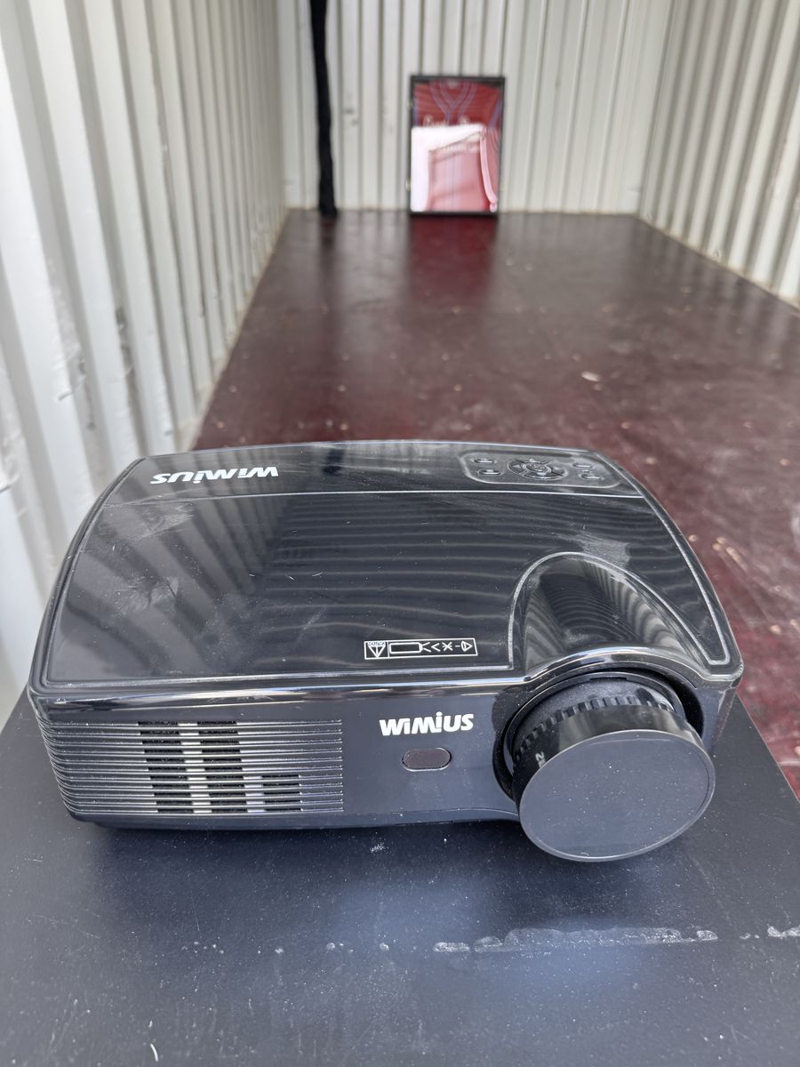 Projector and Portable Screen