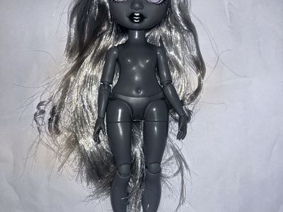 Luna Madison Shadow High Doll