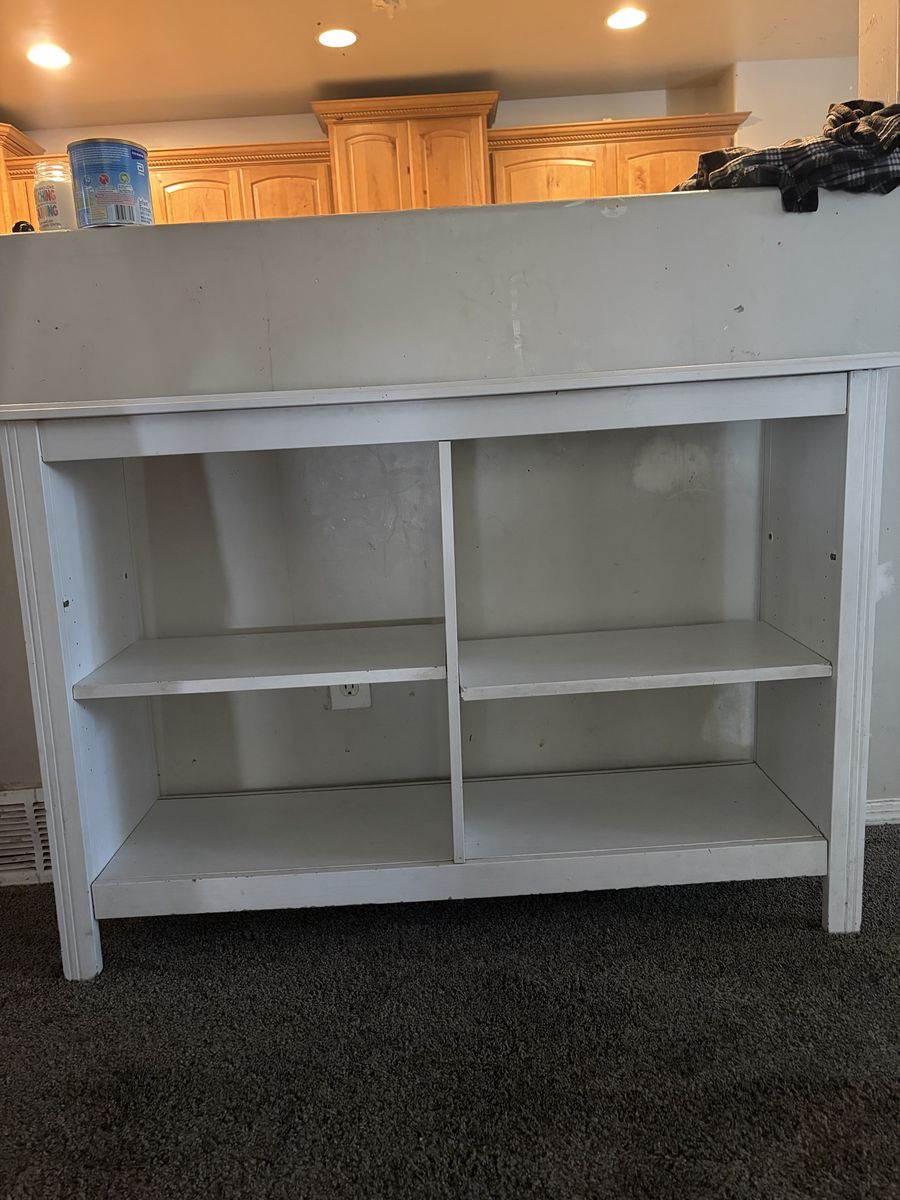 White wood entry table