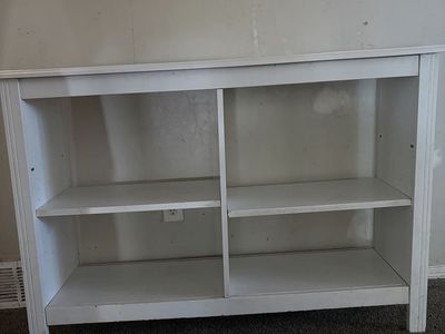 White wood entry table