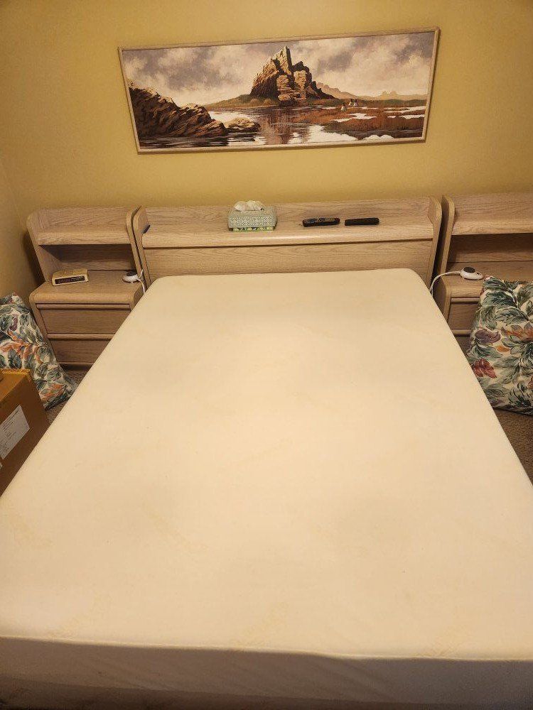 Queen Tempurpedic Mattress, Boxsprings,Metal Frame