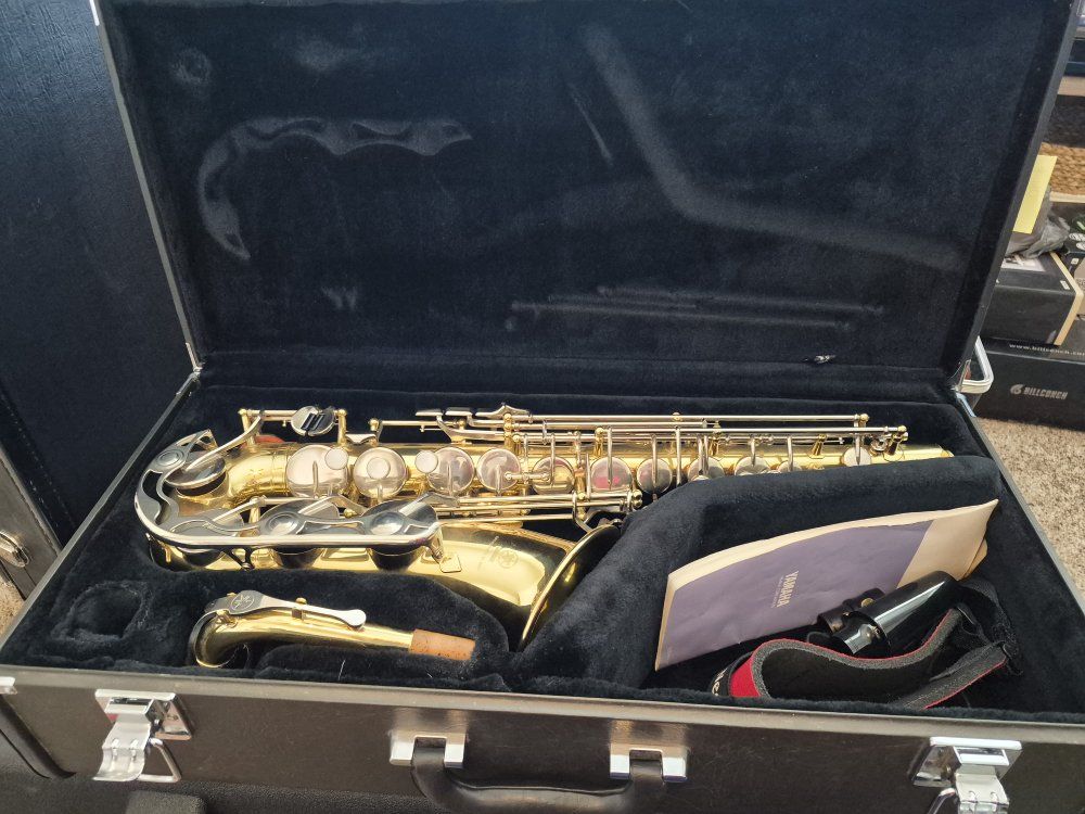 Yamaha Alto Sax Saxophone with Warranty 