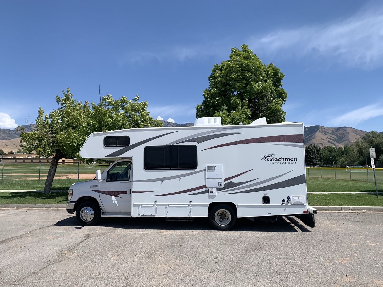 2012 coachman 21’
