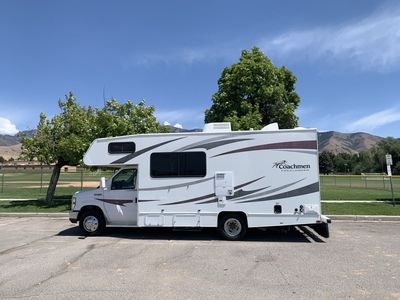 2012 coachman 21’