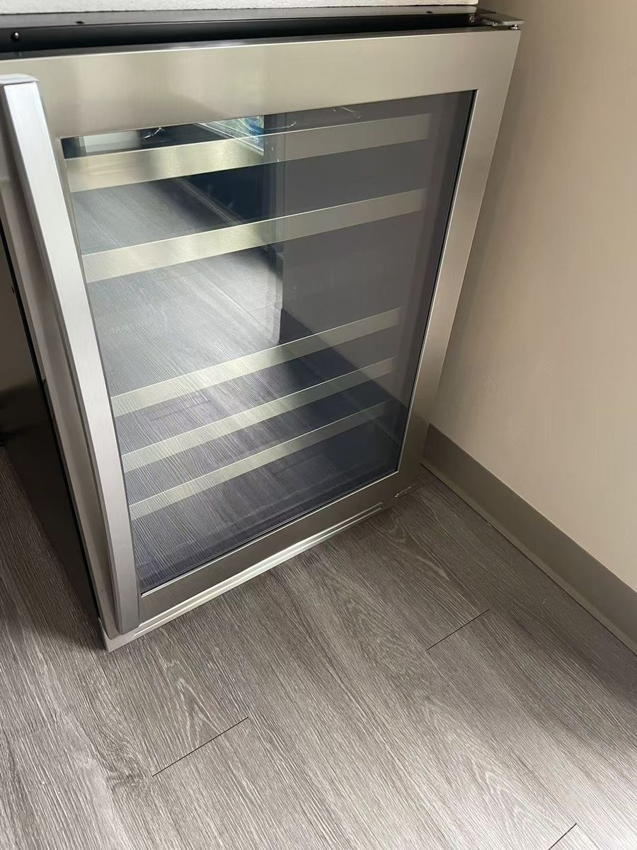 New Samsung Dual Zone 24 in. 51-Bottle Free Standing Wine Cooler(working great)