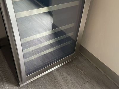 New Samsung Dual Zone 24 in. 51-Bottle Free Standing Wine Cooler(working great)