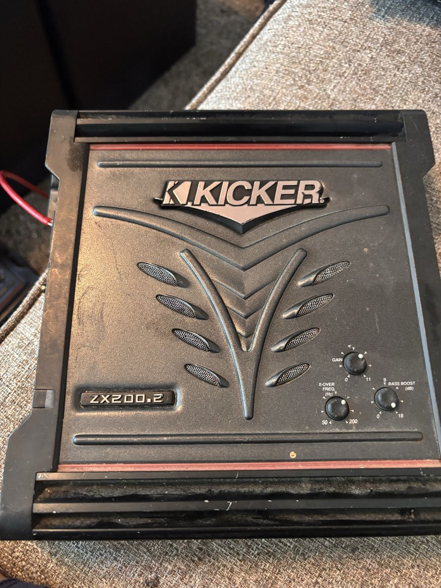 Kicker zx200.2 car stereo amplifier works good