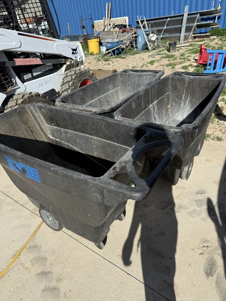 Rubbermaid Tilt Cart /trash Buggy