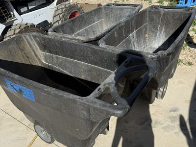 Rubbermaid Tilt Cart /trash Buggy