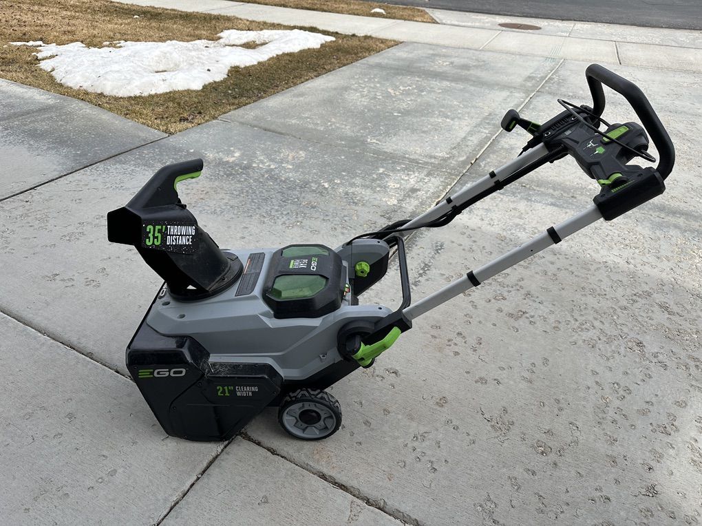Ego Smowblower w 2 Batteries & 2 Chargers