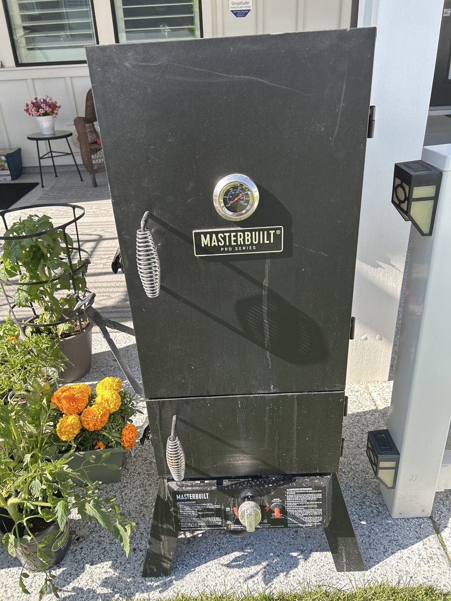 Master built Pro series Smoker