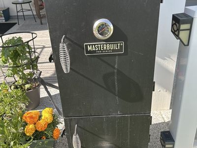 Master built Pro series Smoker