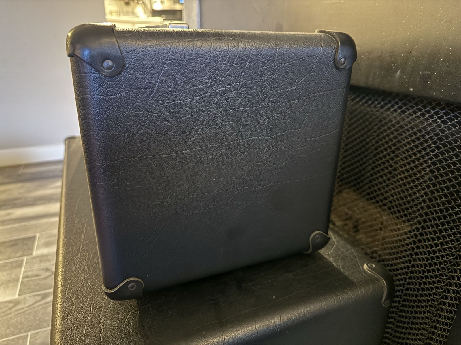 Main image 4