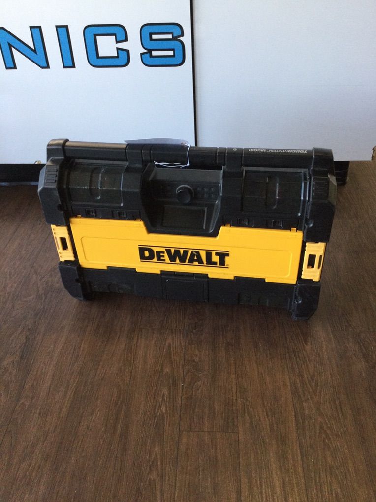 Dewalt Radio.    #E75013418