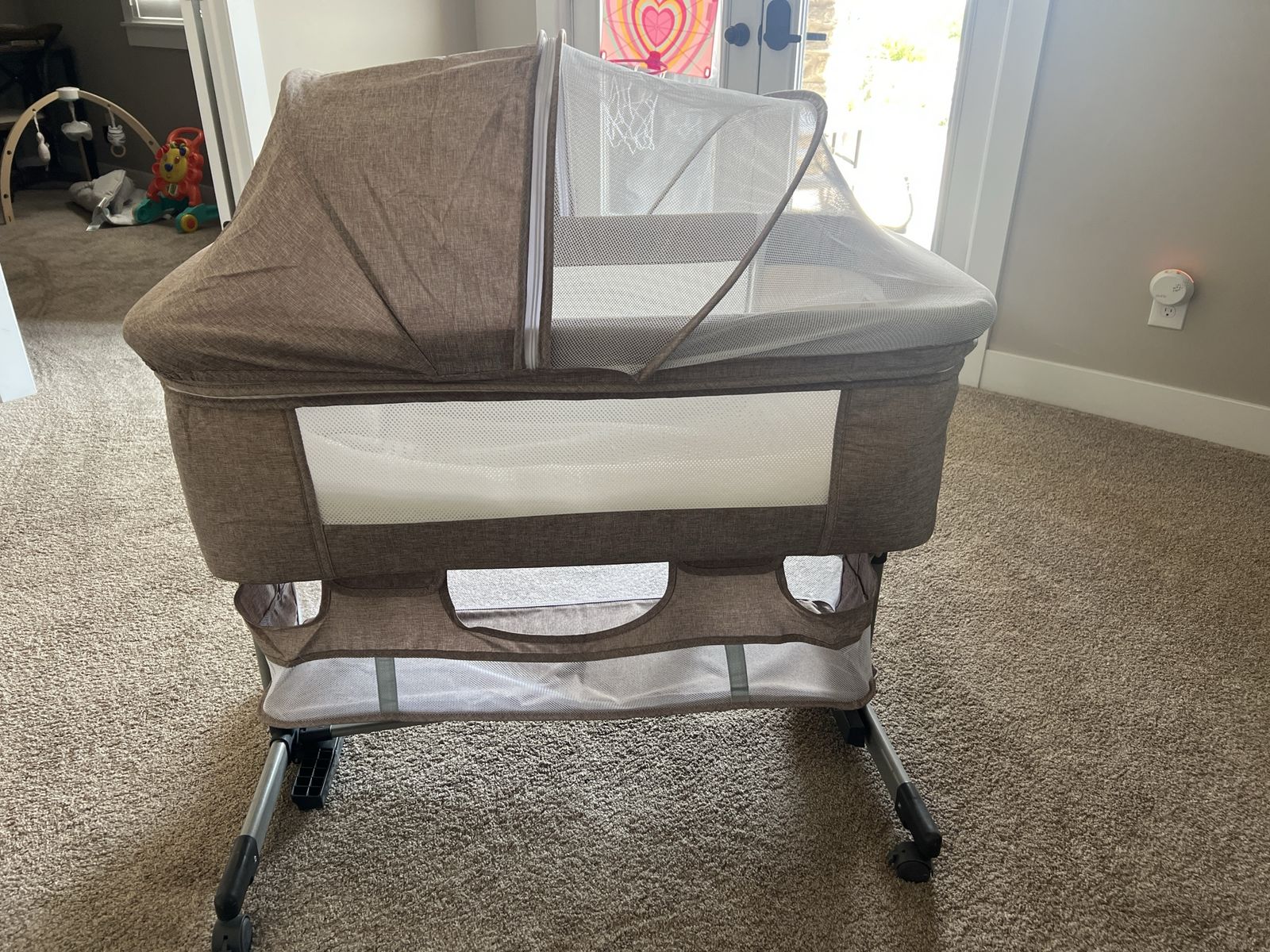 Portable Baby Bassinet Sleeper with Wheels, Canopy, removable Netting & Storage Shelf