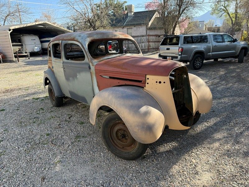 1937 Plymouth Special 
