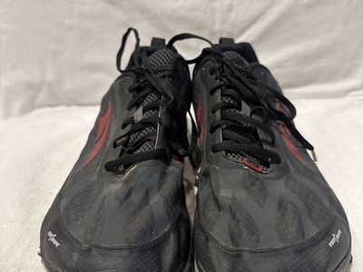Altra superior 3.5 men’s size 11 black/burgundy, trim trail shoes