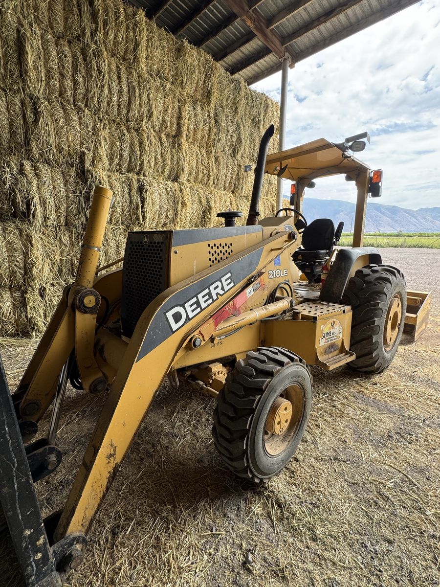 John Deere 210LE Tractor Loader