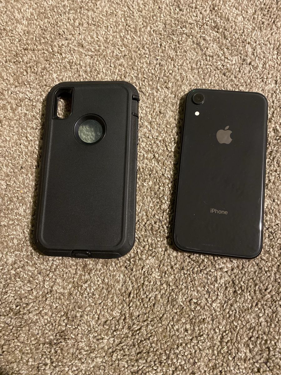 unlocked Iphone Xr, w/case